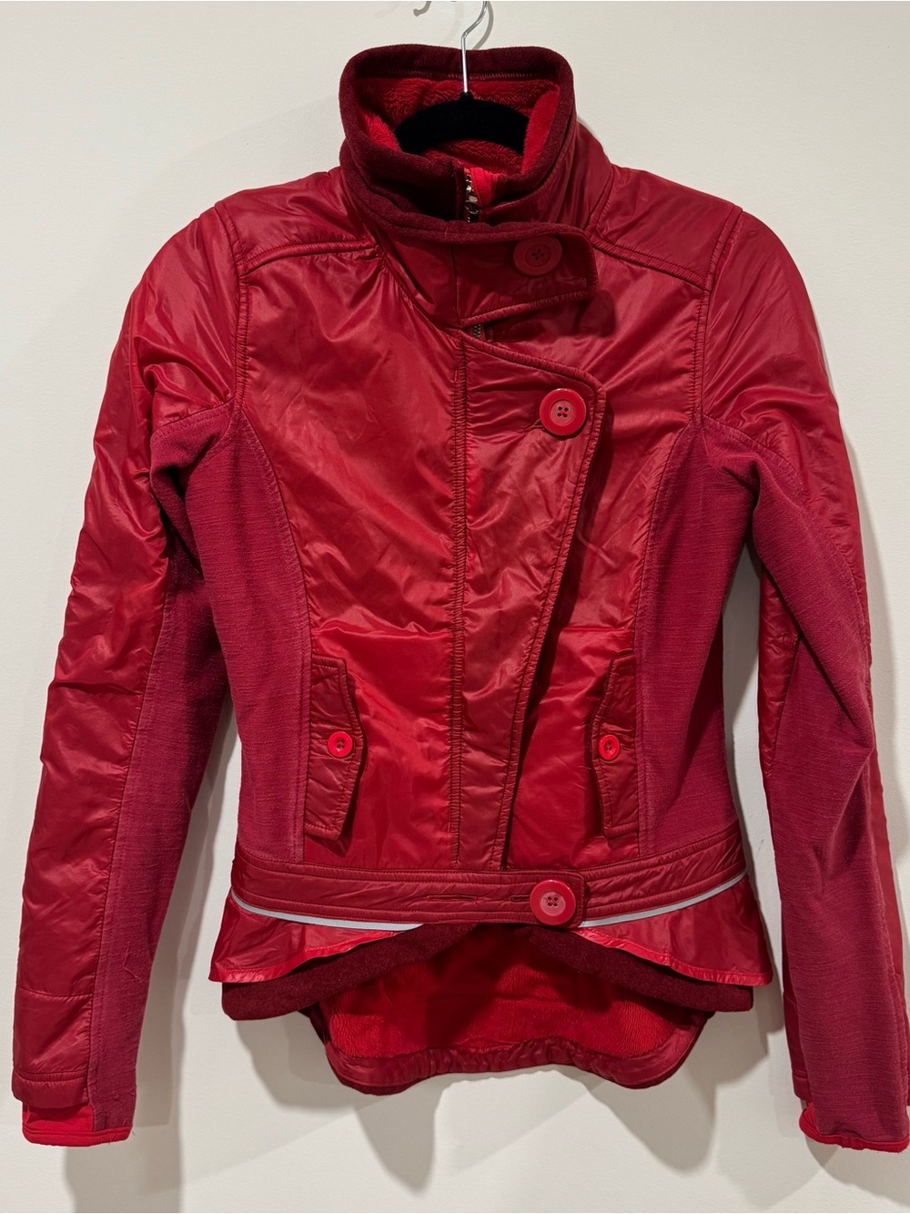 Lululemon long sleeve red top jacket size 4 half fleece lined high neck buttons
